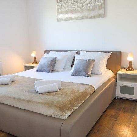 Airport Stay Apartments Surčin Extérieur photo